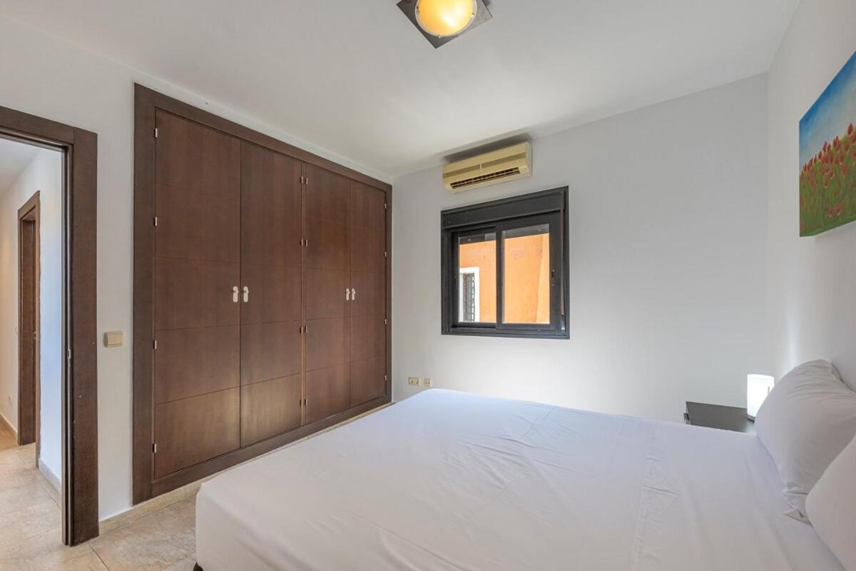 Great 3 Bedroom With Terrace In Golden Mile Marbella