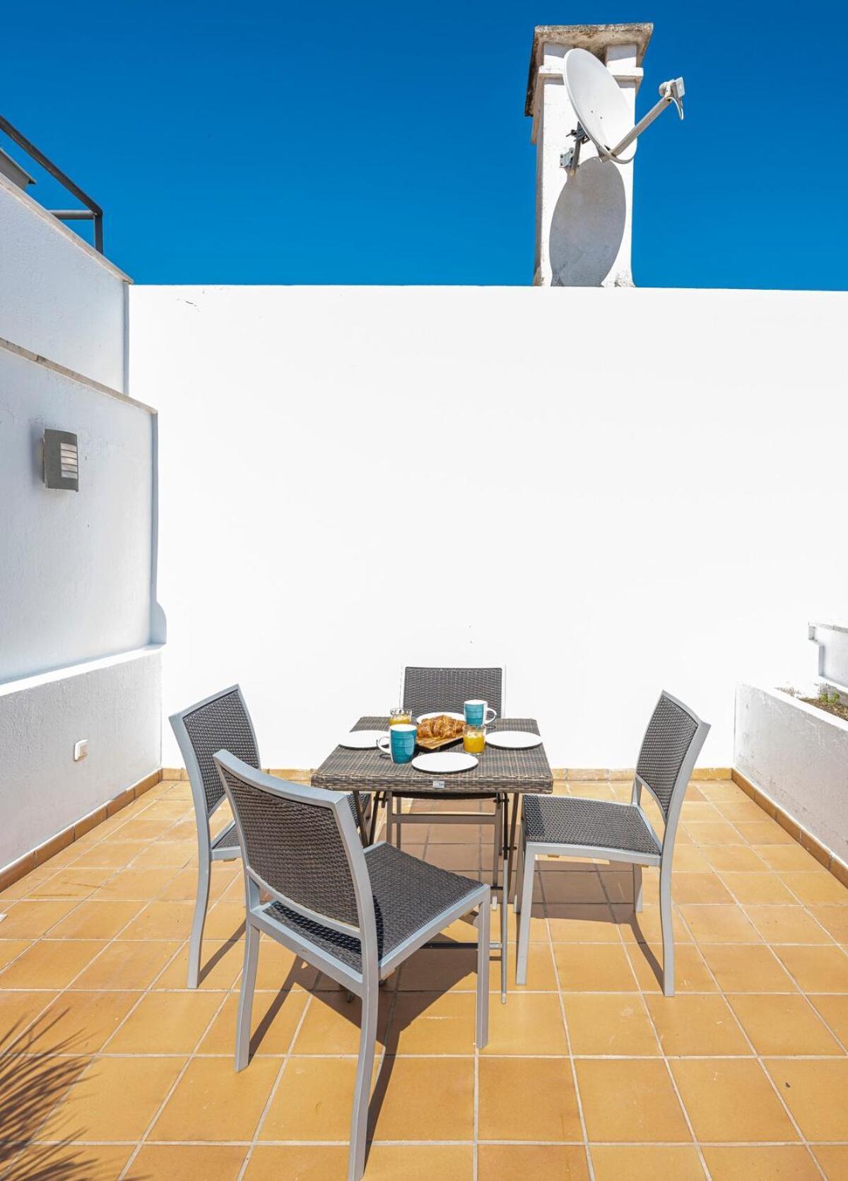 Great 3 Bedroom With Terrace In Golden Mile Apartament Marbella